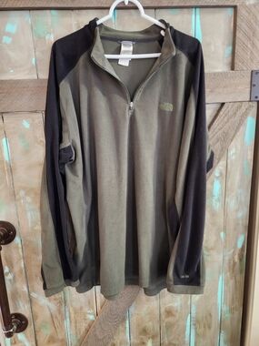 The North Face Olive Green & Black Half-Zip Pullover
